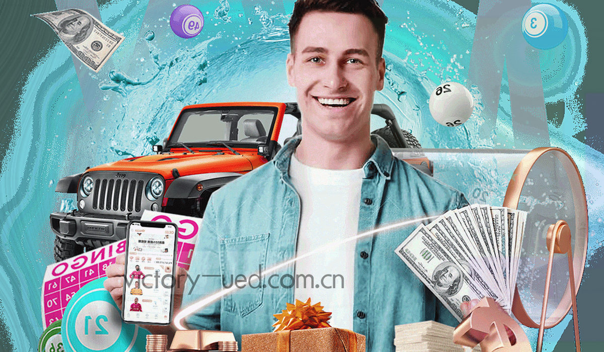 夜间球场灯光下的草皮纹理与看台剪影，低角度构图